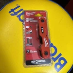Milwaukee 8-KEY Folding Metric Hex Set 48-22-2182 New. Fixed Price $17.50.